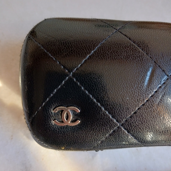 Chanel Frame+ Chanel Leather Case - Picture 4 of 14